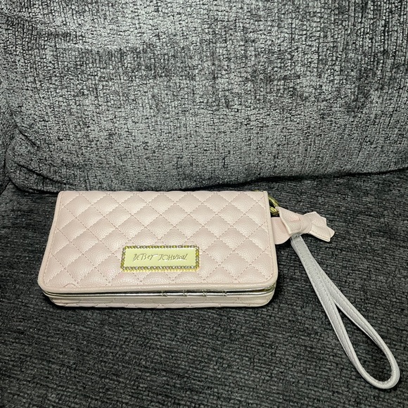 WOMEN'S BETSEY JOHNSON PINk QUILTED STITCHED ZIP BI-FOLD CLUTCH WALLET BOW - Picture 2 of 9